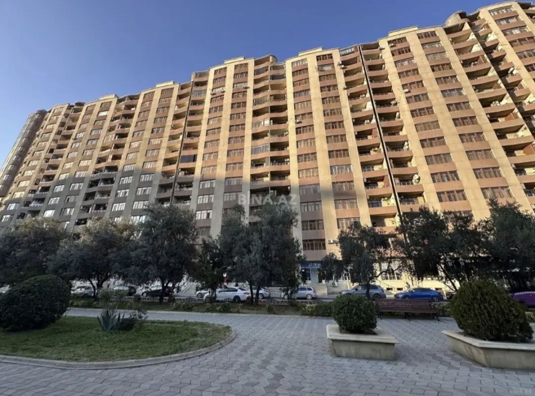 Satılır 3 otaqlı mənzil 137 m²