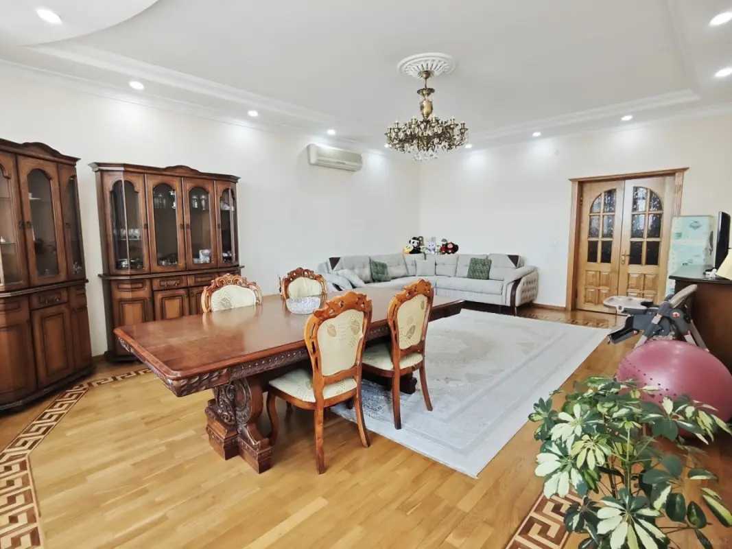 Satılır 3 otaqlı mənzil 140 m²