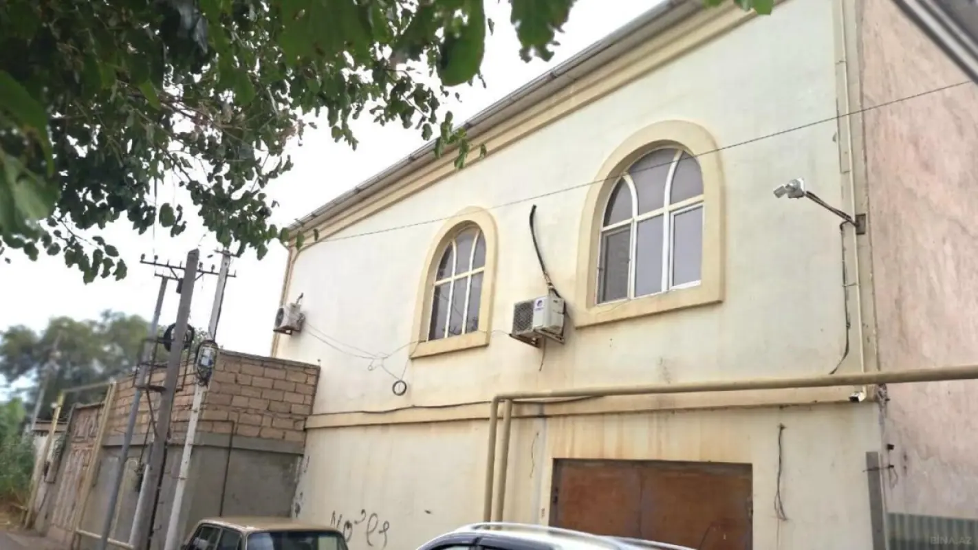 Satılır 10 otaqlı həyət evi 1000 m²