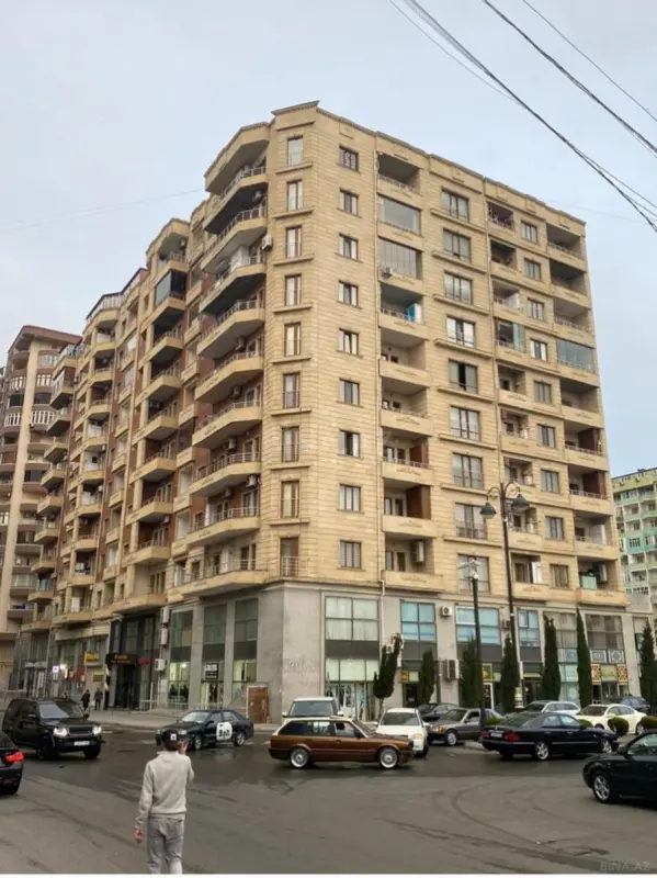 Satılır 3 otaqlı mənzil 166 m²