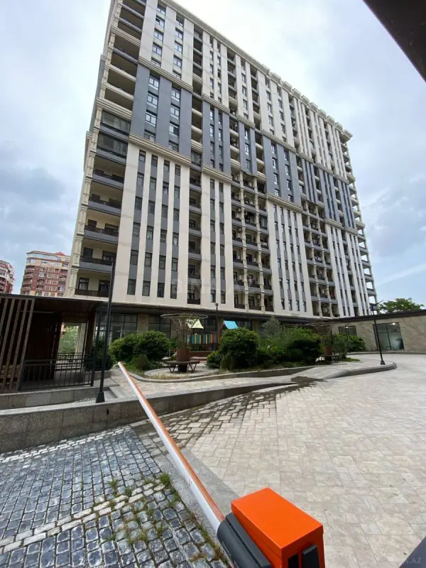 Satılır 3 otaqlı mənzil 140 m²