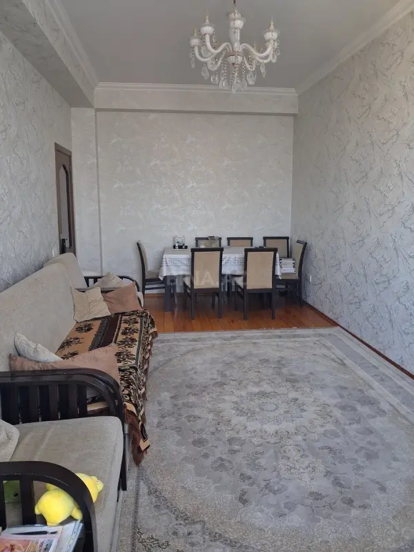 Satılır 2 otaqlı mənzil 77 m²
