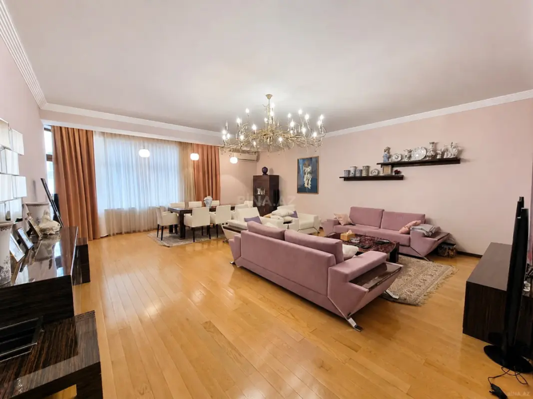 Satılır 4 otaqlı mənzil 198 m²