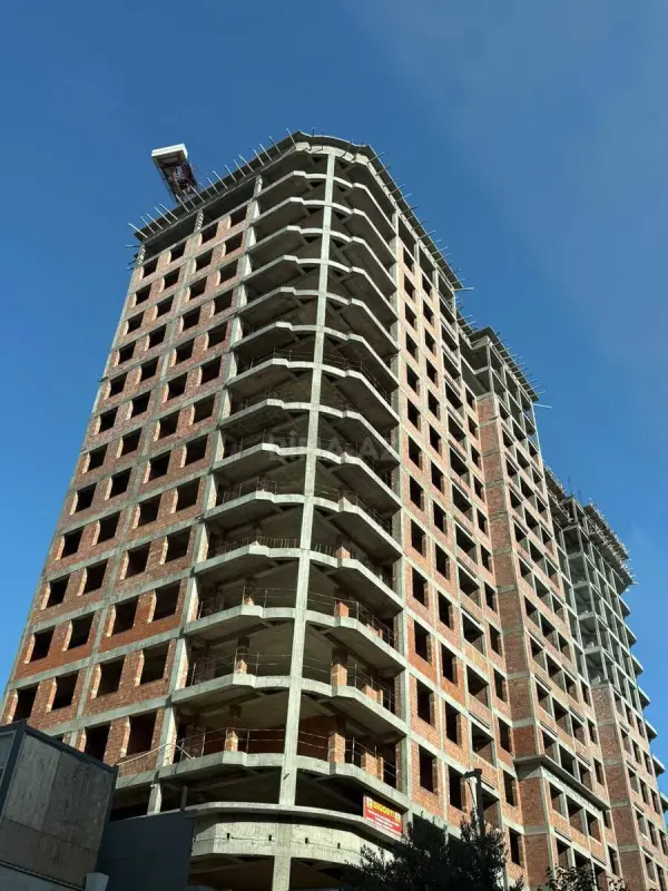 Satılır 4 otaqlı mənzil 155 m²