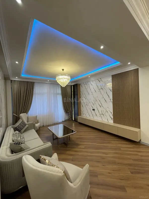 Satılır 3 otaqlı mənzil 141 m²