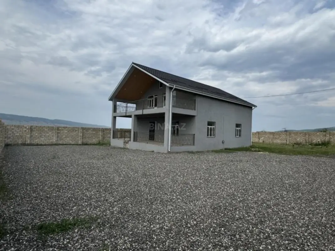 Satılır 7 otaqlı həyət evi 200 m²