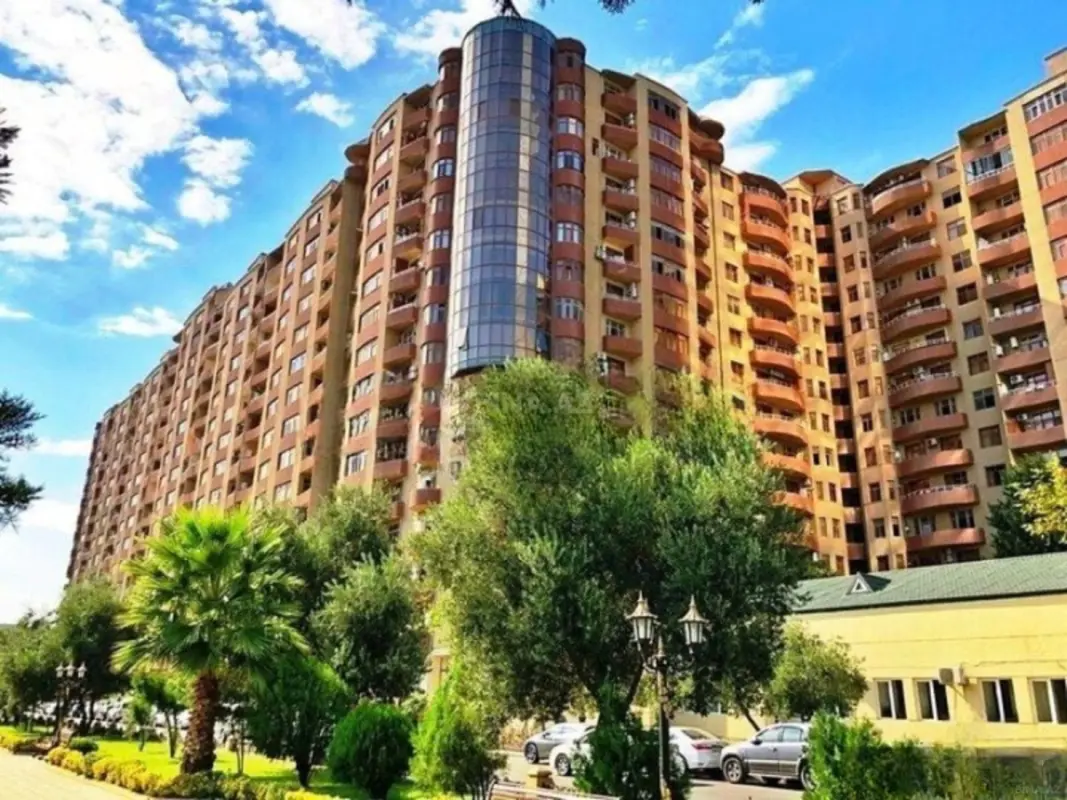 Satılır 3 otaqlı mənzil 137 m²