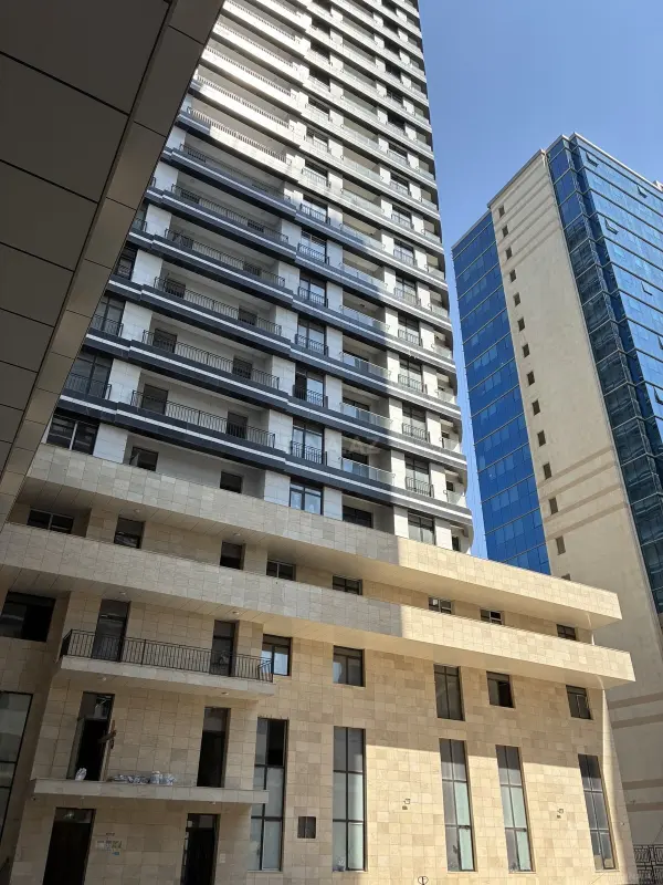 Satılır 3 otaqlı mənzil 102 m²