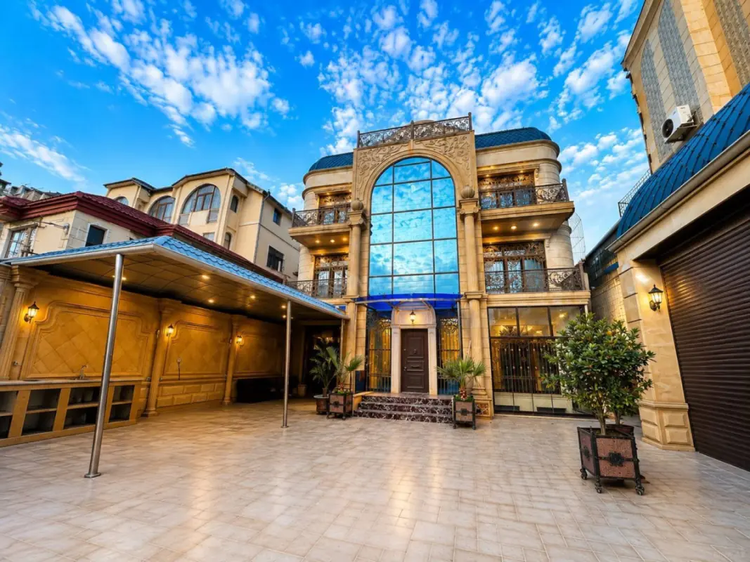 Satılır 9 otaqlı həyət evi 1050 m²