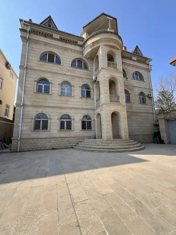 Satılır 14 otaqlı həyət evi 1000 m²