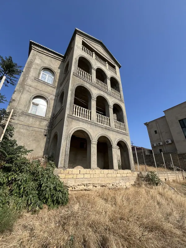 Satılır 7 otaqlı həyət evi 500 m²