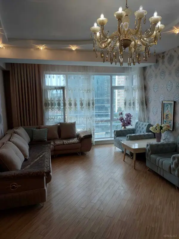 Satılır 3 otaqlı mənzil 128 m²