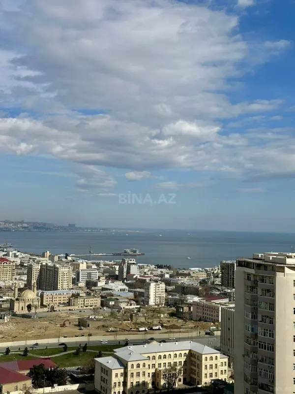 Satılır 3 otaqlı mənzil 195 m²