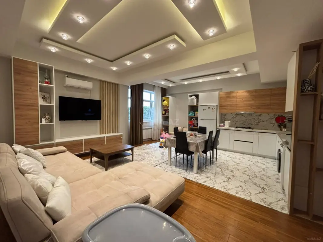 Satılır 3 otaqlı mənzil 130 m²