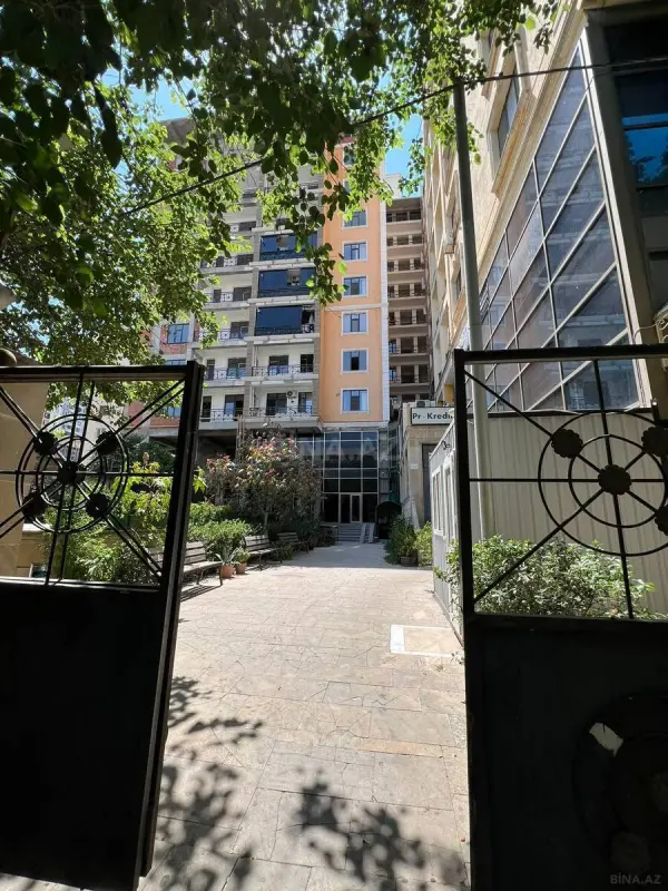 Satılır 3 otaqlı mənzil 138 m²