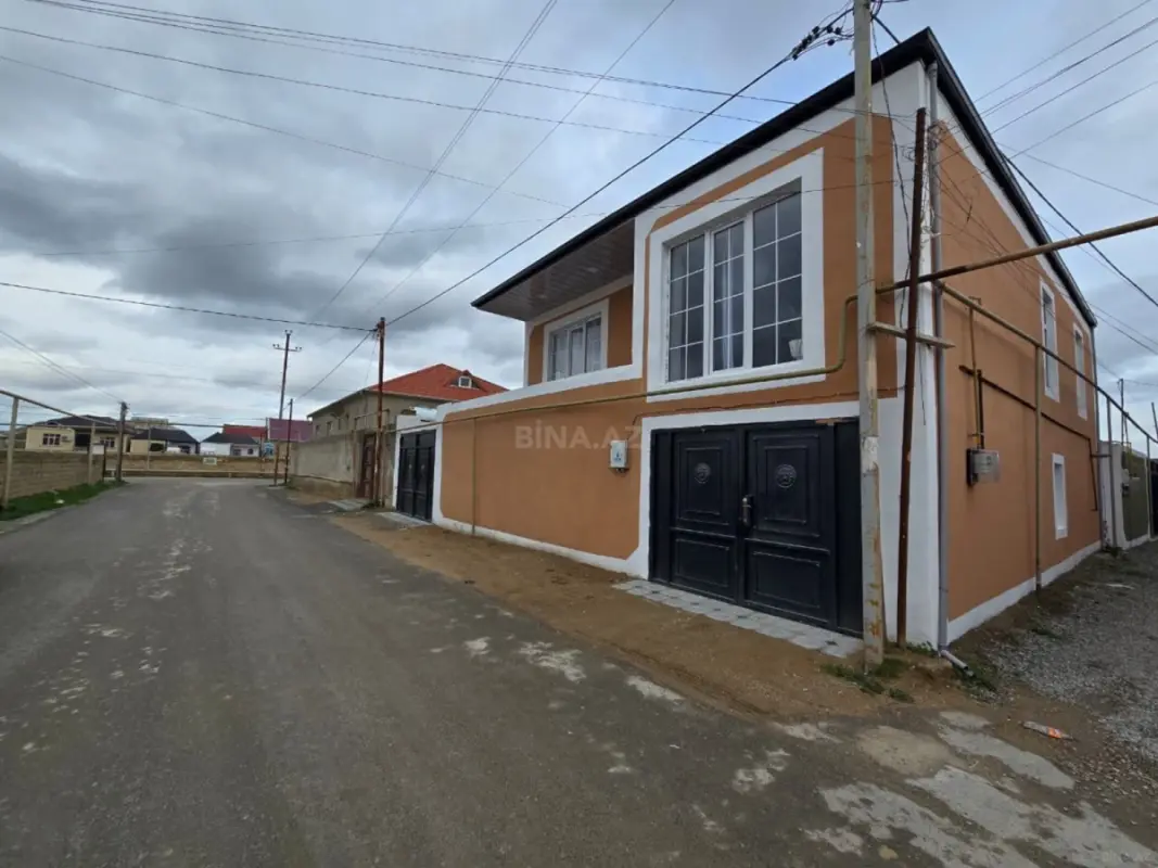 Satılır 6 otaqlı həyət evi 200 m²