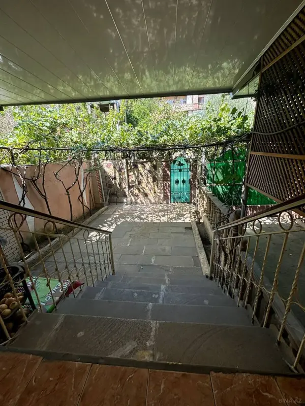 Satılır 5 otaqlı həyət evi 220 m²