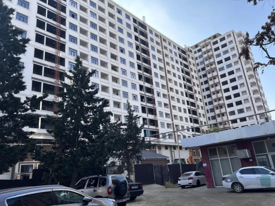 Satılır 3 otaqlı mənzil 126 m²