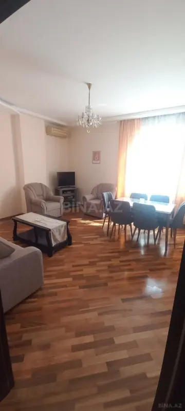 Kirayə verilir 2 otaqlı mənzil 90 m²