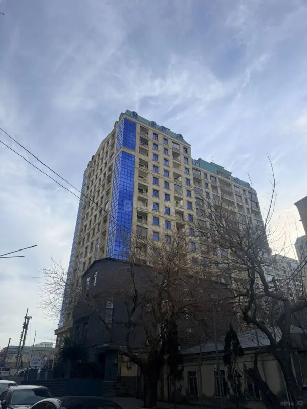 Satılır 3 otaqlı mənzil 141 m²