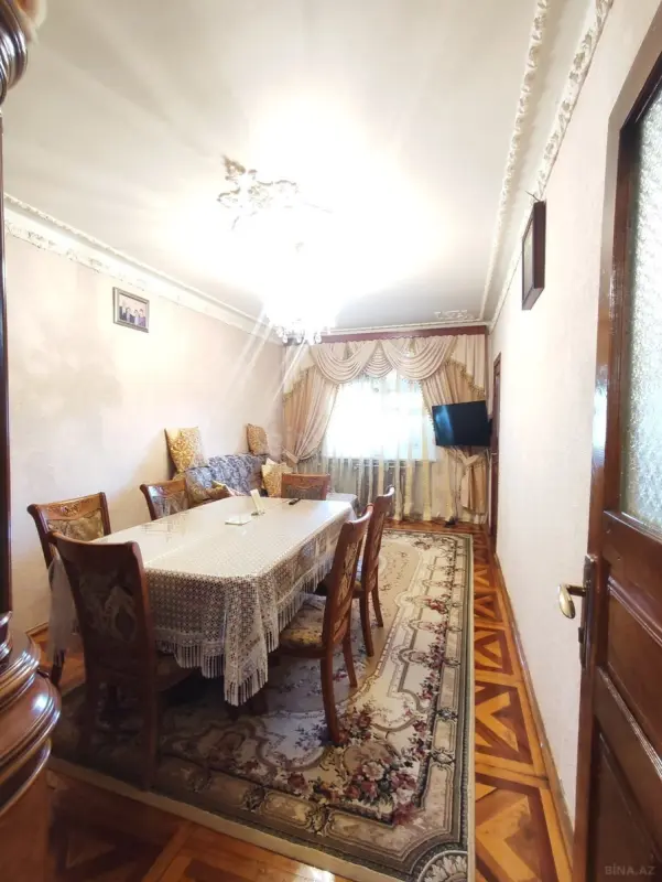 Satılır 5 otaqlı mənzil 140 m²
