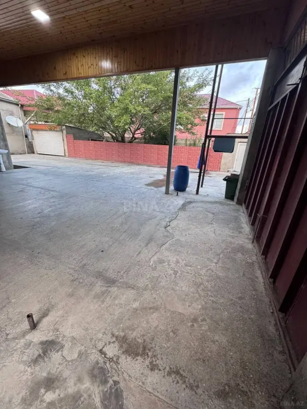 Satılır 5 otaqlı həyət evi 300 m²
