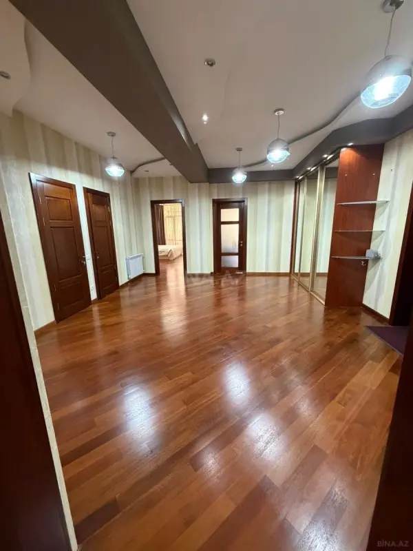Satılır 3 otaqlı mənzil 160 m²