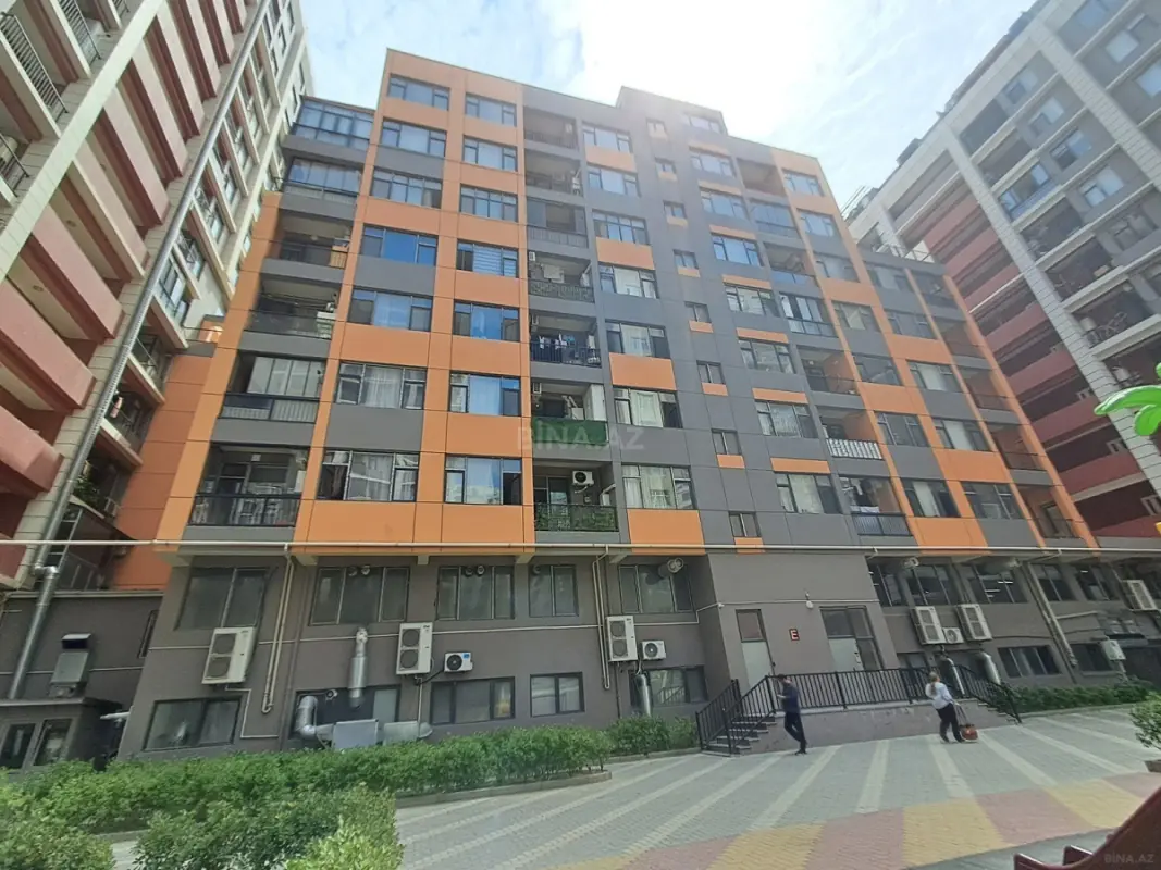 Satılır 3 otaqlı mənzil 135 m²