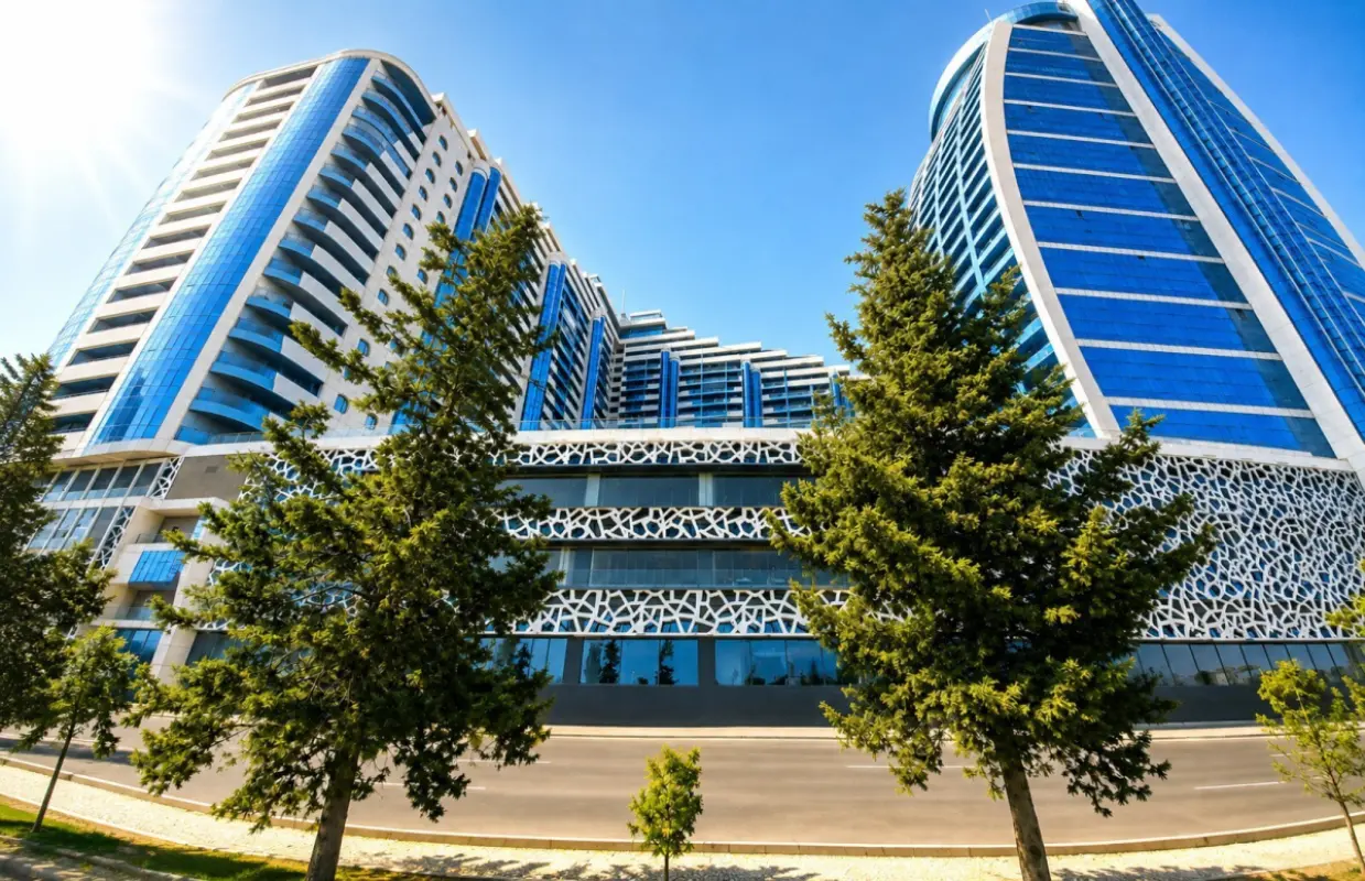 Satılır 8 otaqlı mənzil 1200 m²