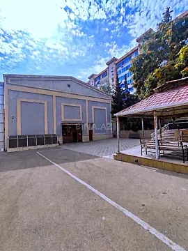 Kirayə verilir obyekt 2400 m² — Bakı, Bakıxanov 2400.00 m²