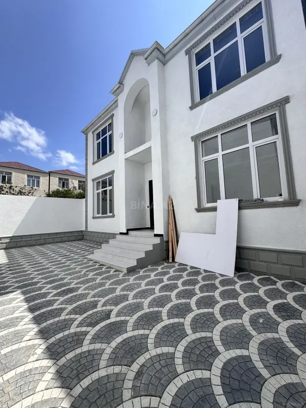 Satılır 5 otaqlı həyət evi 180 m²