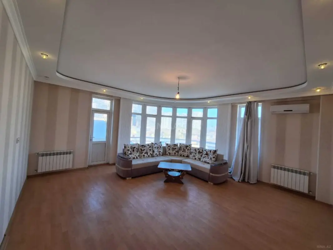 Satılır 3 otaqlı mənzil 145 m²