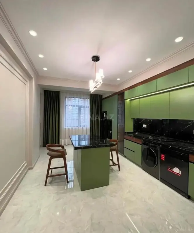 Kirayə verilir 3 otaqlı mənzil 140 m²