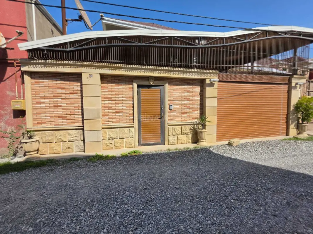 Satılır 7 otaqlı həyət evi 200 m²