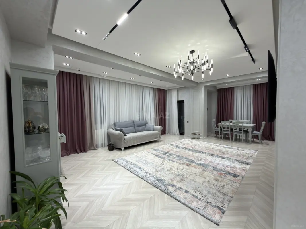 Satılır 3 otaqlı mənzil 155 m²