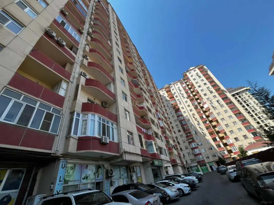 Satılır 4 otaqlı mənzil 155 m²