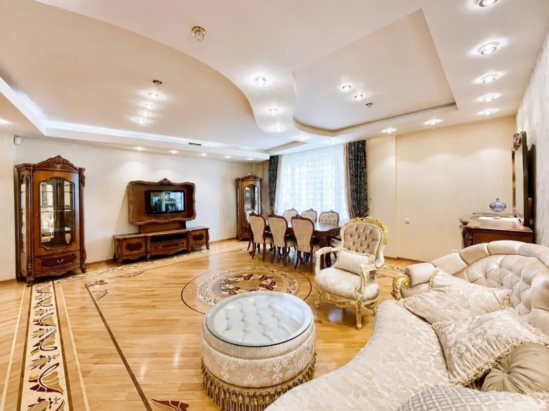 Satılır 7 otaqlı mənzil 350 m²