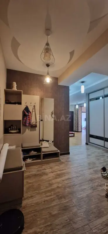 Satılır 3 otaqlı mənzil 135.2 m²