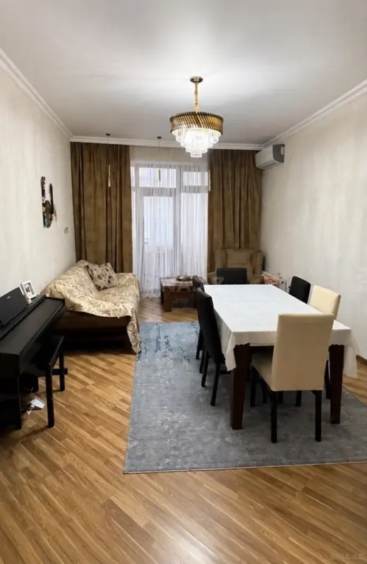 Satılır 3 otaqlı mənzil 130 m²