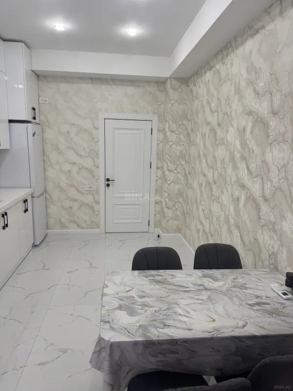 Kirayə verilir 2 otaqlı mənzil 77 m²