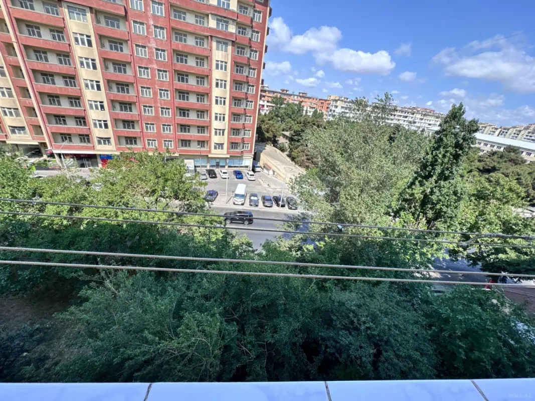 Satılır 4 otaqlı mənzil 100 m²