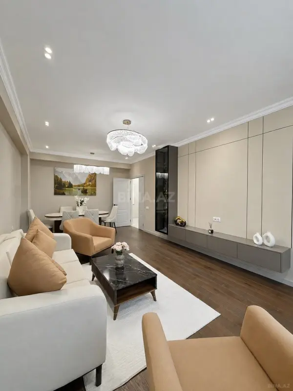 Satılır 4 otaqlı mənzil 131 m²