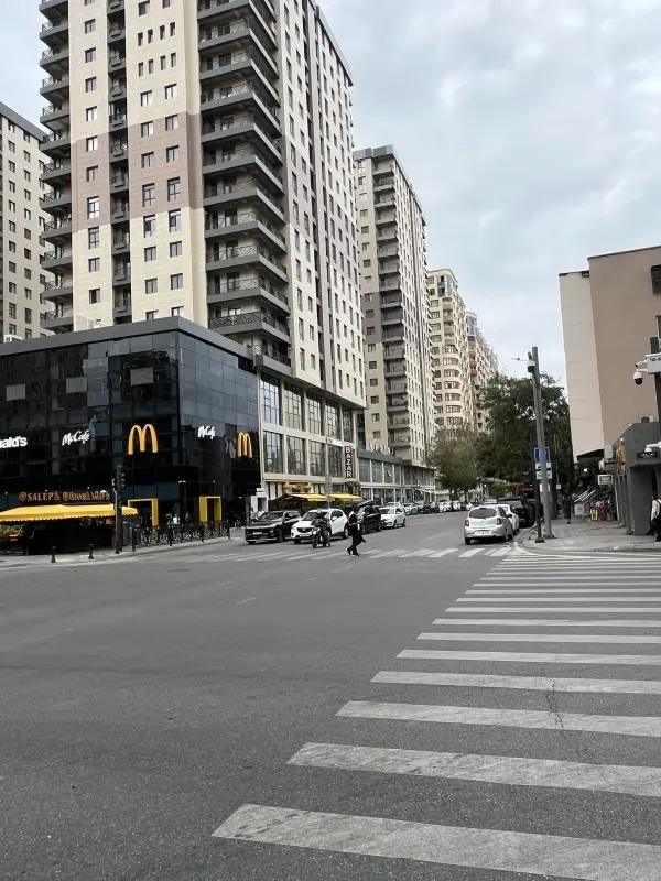 Satılır obyekt 196 m²