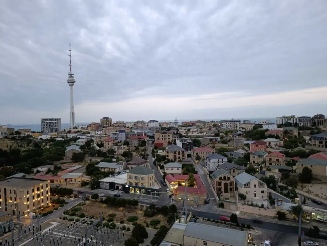 Satılır 3 otaqlı mənzil 130 m²