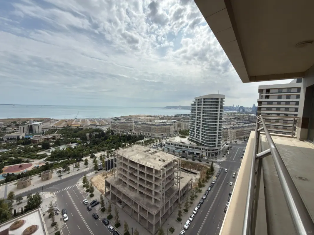 Satılır 3 otaqlı mənzil 157 m²