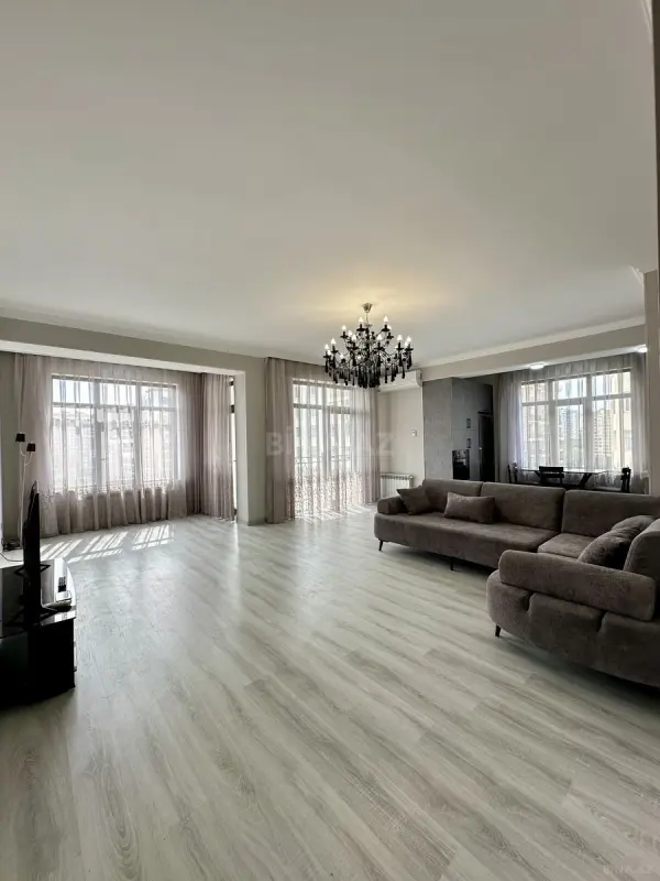 Kirayə verilir 3 otaqlı mənzil 146 m²