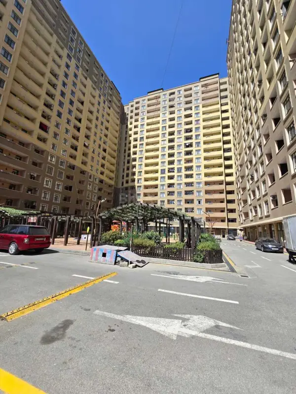 Satılır 3 otaqlı mənzil 94 m²