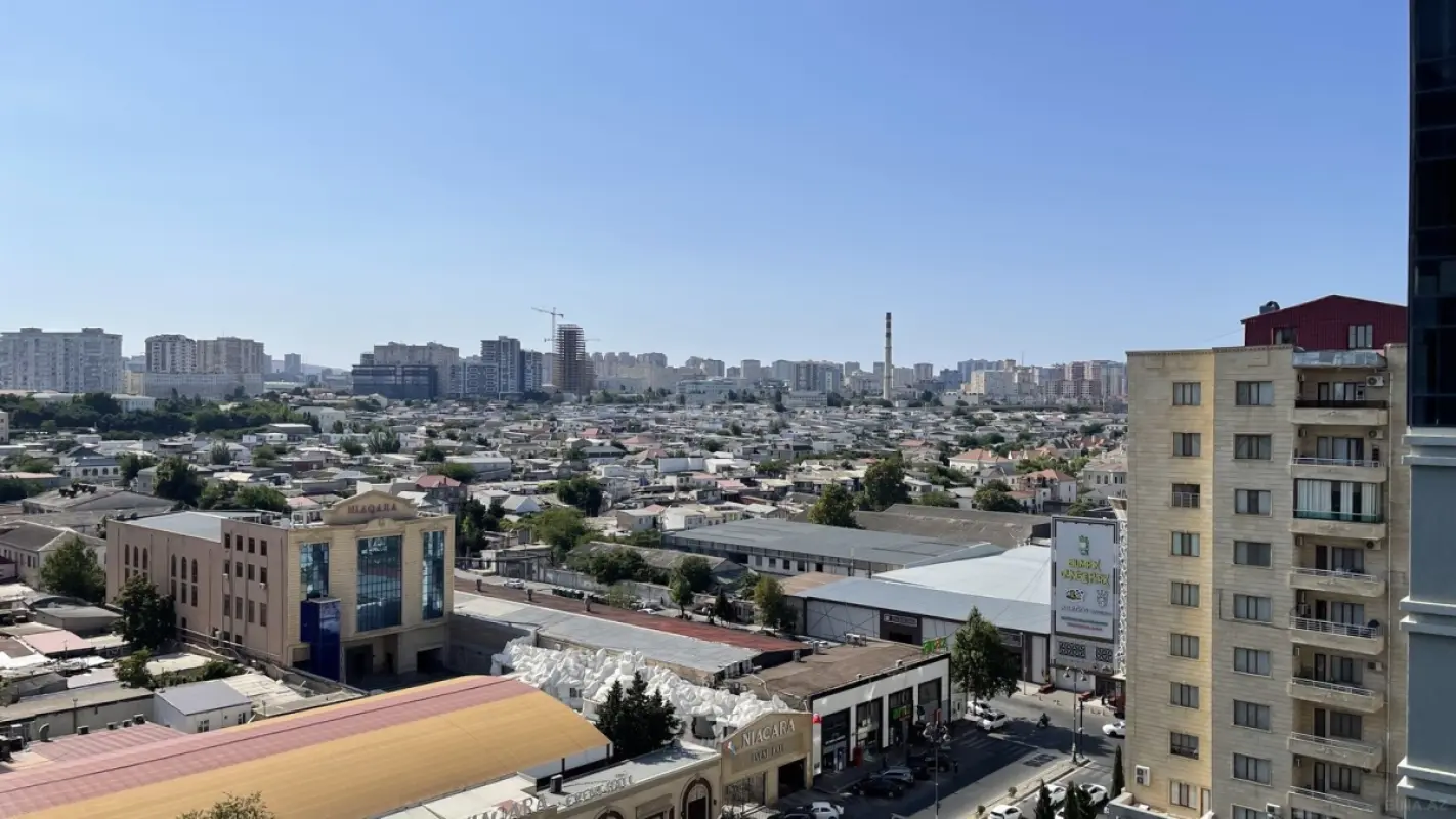 Satılır 8 otaqlı mənzil 300 m²