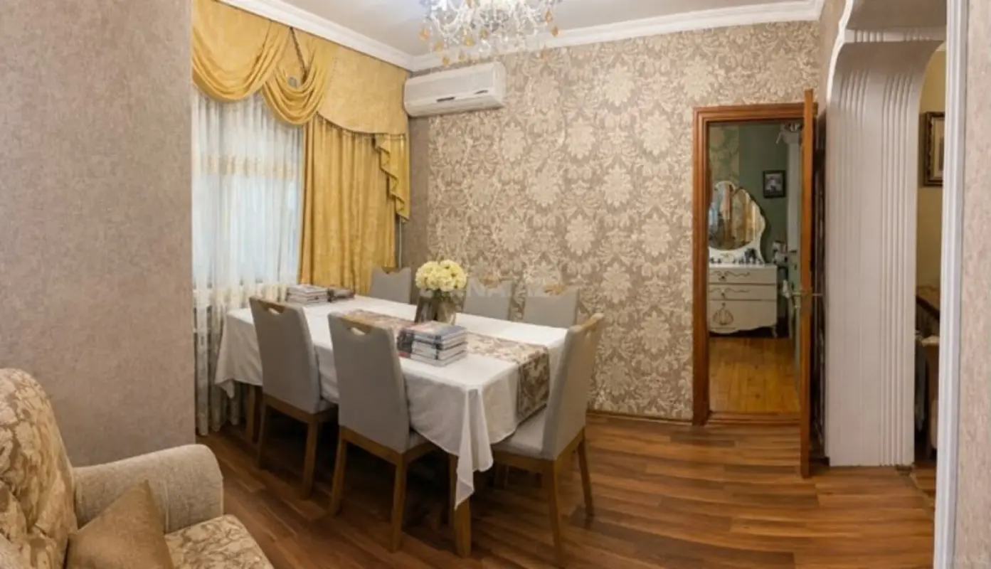 Satılır 5 otaqlı mənzil 110 m²