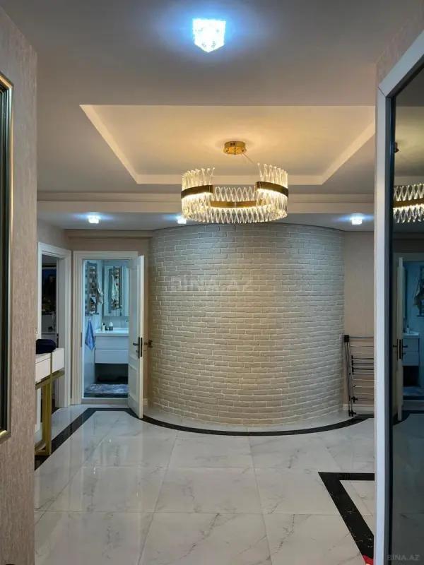 Satılır 3 otaqlı mənzil 127 m²